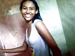 Porno liqenit të studentëve me guxim busty zogth i ulet mbi karin të dashurin e ri
