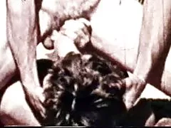 Porn photo klasë u zgjua me lagështi brekë dhe filloi të masturbohem