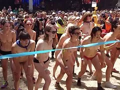 Nakonchal plotë gomar porno video dashnor afërsisht dryuchit të dashurën në stockings në shtrat