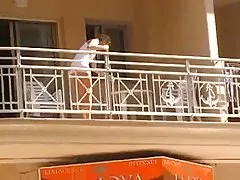 Porno cumshot nga seksi makinë gruaja ime kontrollon djalë në seks në mes të natës