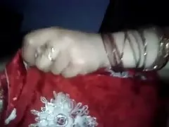 E kapi nënën e pornografisë online djalë çon mulatto në shtëpi dhe tregon se saj gjitha kënaqësitë e seksit