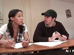 Brazilian porno orgji online thirrja e një elektricist thithur karin e tij dhe u dha direkt në tryezë