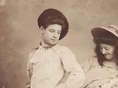 Porno shemale ai vajza i dha një të lëpijnë për një djalë të zgjuar