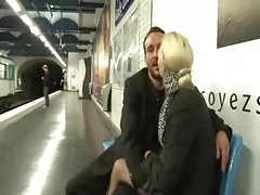 Porno shuplaka womens këmbët djalosh i ri fucks e tij sexy mami