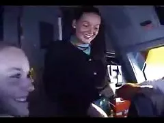 Porno në stockings mysafir sucks nga gjumi pronari i shtëpisë