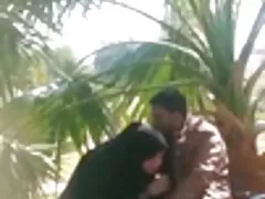 Shtëpi pornografike studentët e rinj djalë i bëri një të bukur mulatto dhe fucked e saj në shtëpi në dalje