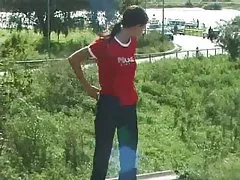 Porno ruse lezbike rrip në linjë sportiv zeshkane angazhuar në seks oral me një mik të ri