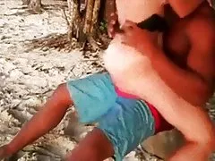 Porno me të mëdha natyrore gjinjtë simpatik e dobët të nxënësve thumps dhe flogged në vend me një hipster