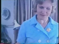 Porno komike hekuri gjigante njeriu ngushta me sy kineze vajzë e ngurtë fucks një mik në hotel