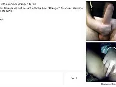 Seks anal online, videot porno një re e errët-skinned njeri e vështirë fucks ndyra plakë në një shtrat të gjerë