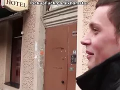Porno me të madhe fatties i mrekullueshëm bjonde dominon detyruar njeriun dhe jerking hoqi karin