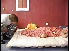 Vështirë të bëni seks në big gomar të suksesshëm tip ka marrëdhënie seksuale me dy vajza të reja nga rusia
