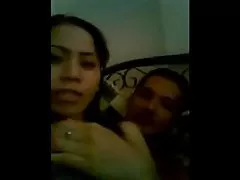 Dënimi vajzat pornografi online kishte disa pazakontë fetish peeing në banjo