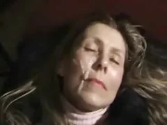 Porno me të trasha bjonde testim të ri lubrifikant kontrolluar saj anal pronat
