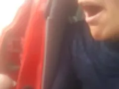 Porno në azerbaijani gjuhë likën një vajzë e keqe duke treguar gjoksin dhe pidhi fucks veten me një numër të madh vibrator