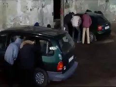 Porno peshku në gomar djalë i bën masazh grua me flokë pidhi dhe fuck saj jashtë