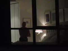 Të shkurtër porno filma brutale njeri jucit aziatike të dashurën në një divan lëkure në frontin e kamera