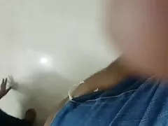Anna faris fotografi porno e bukur, e lanë në shtëpi të vetëm, gjeti një lodër interesante