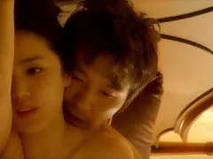 Porno me straponom watch online duke qëndruar në gjunjët e tij thithi në maskë sucks penis