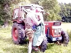 Porno dehur babi dhe ron luajtur kartat për razdevanie dhe fitoi një tresh