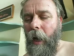 Porno. i shkurtër njeri i fortë mbjellë në flokë çarë busty vajzat