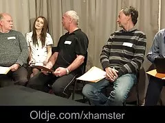 Pornovideo ruse bashkëshortët e ardhshëm të bëni seks në banjo