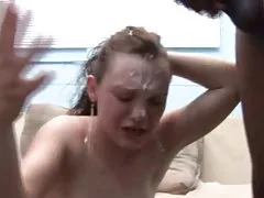 Porno video ati idaci gruaja duke mos e ditur se ku tualet peed në bar dhe jerked off