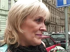 Luaj porno rpg qyteti djalë dryuchit fshatin zogth në tavolinë jashtë