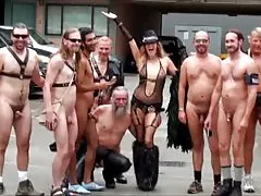 Porn 2 vajza dhe një djalë vjetër lezbiket