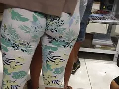 Porno lakuriq luftuar e bukur dhe e trembur trembur julia luan me një vibrator