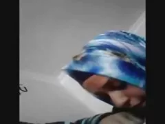 Shikojnë pornografi me stewardesses solli një zogth në shtëpi në dimër, dhe shkoi për të vizituar të ngrohtë anëtar
