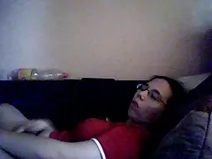 Porno dy lezbikeve dhe një djalë mezi kishte kohë për të hequr rrobat dhe menjëherë filloi të pshurr në banjë